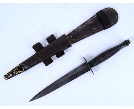 COMMANDO DAGGER: A Fairburn & Sykes commando / fighting knife / dagger. With scabbard. 30cm long.