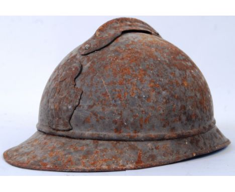 BELGIAN HELMET: An original First World War WWI Belgian uniform helmet, with original liner and badge to front.