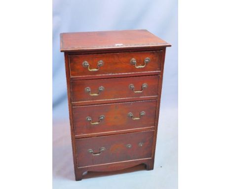 A 20th century mahogany chest of four graduated drawers raised on bracket feet. H-90 W-59 D-41 cm 