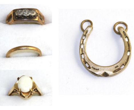 An opal ring, stamped '585', a 9ct gold band ring, a diamond ring and a 9ct gold horseshoe pendant 