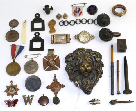 Assorted commemorative medals, seals, lion mask knocker and two others, various miniature collectable items, turquoise set pr
