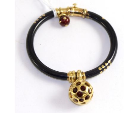 A La Nouvelle Bague gold and enamel bangle stamped '750' 