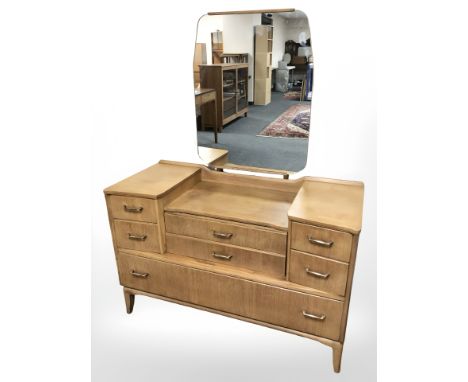 A 20th century Lebus oak sunk-centre mirror back dressing table, 108 cm x 46 cm x 143 cm 