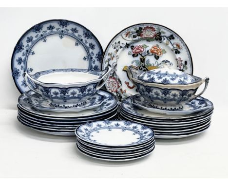 An early 20th century Ford &amp; Sons ‘Dudley’ dinner service. 8 dinner plates, 2 tureens and saucers, 8 smaller dinner plate