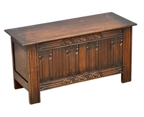 A vintage oak blanket box/ storage box. 98x40x51cm (5) 