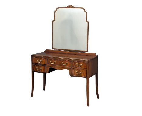 A vintage Georgian style mahogany dressing table. 107x46x162.5cm 