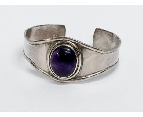 A vintage 925 silver bangle. 29.12 grams. 6.5x6cm 