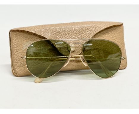 A pair of vintage Ray Ban ‘Pilot’ sunglasses with case. 