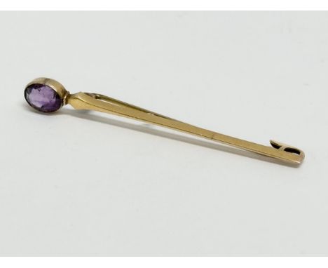 A 9ct and amethyst brooch. 2.24 grams. 6cm 