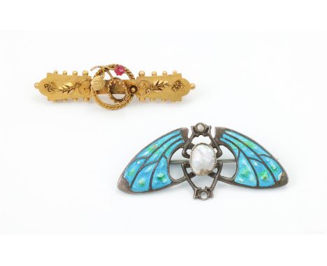 
	
		AN EARLY 20TH CENTURY 15 CARAT GOLD BAR BROOCH
		The shaped panel with flower head and leaf detail, with red stone accen