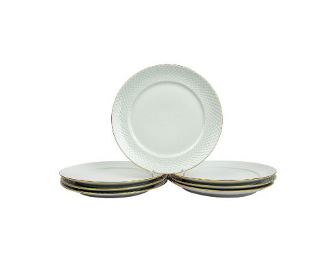 LUDWIGSBURG 7 Speiseteller 'Schuppenmuster mit Goldrand', 20./21. Jh. D. ca. 27,5 cm. Gut erhalten.| LUDWIGSBURG 7 Dinner pla