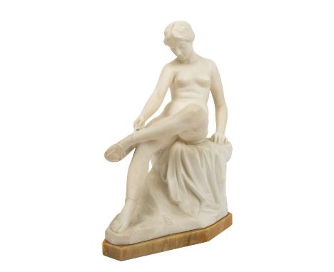 SEGER, ERNST, wohl nach (1868-1939, Prof.), "Sandalenbinderin", Alabaster, vollplastische Figur eines weiblichen Aktes, auf e