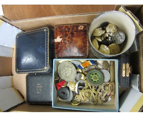 MEDALS, WW1 French Croix De Guerre & Combattants Cross, military & enamel badges, buttons, medallions etc