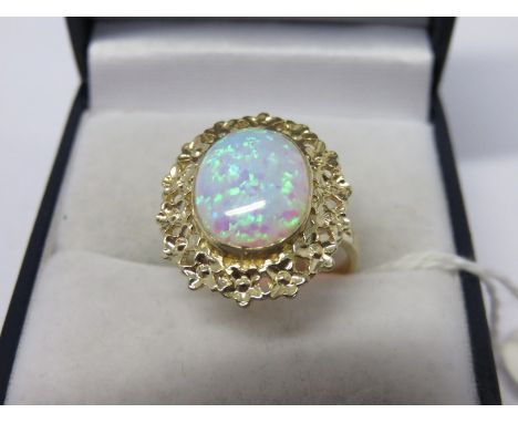 OPAL RING, large opal ring in 9ct yellow gold mount, size M/N