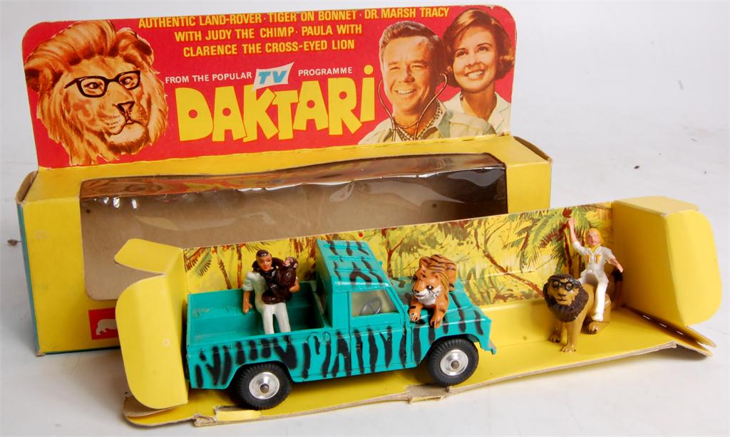 Toys, gift set 7, Daktari set comprising of 438 Land Rover with