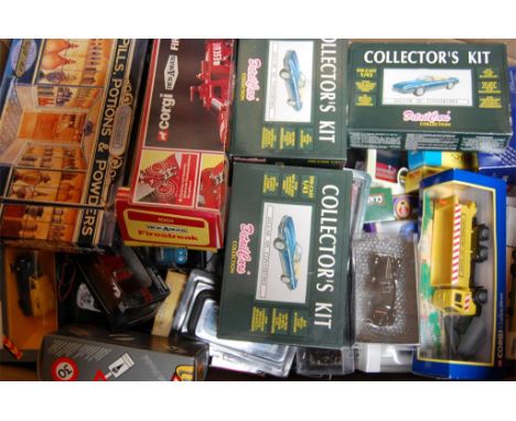 Approx. 150+ mixed modern issue diecast, mixed scales and manufacturers by Corgi, Minichamps, New Ray, Lledo, EFE and others,