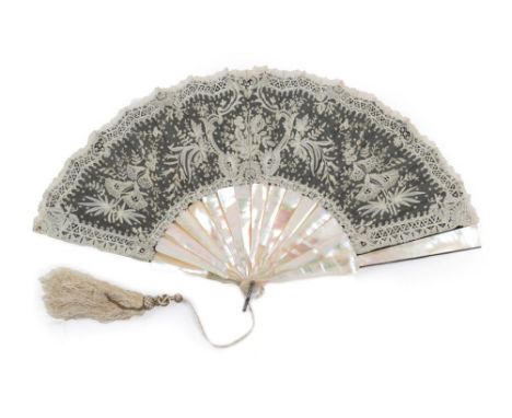 A Good Mixed Brussels Appliqué Lace fan, circa 1880's, mainly bobbin with fine needle lace fillings, large floral sprays to t