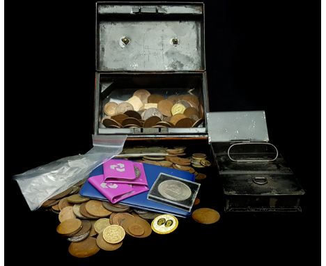 A quantity of mixed coinage including a cased set of Britain's First Decimal coins (qty)