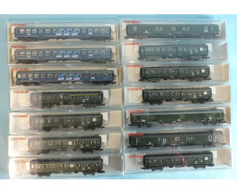 Fleischmann, N gauge, eleven dark green DB coaches: no.s 8100, 8102 (x2), 8127, 8128 (x3) and 8129 (x4) and three blue 8156 c