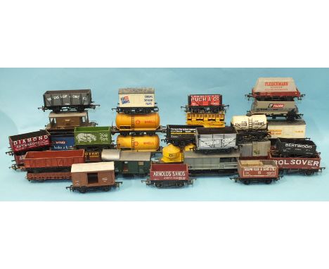 OO/HO gauge, thirty-one unboxed wagons by Hornby, Lima, Piko, Electrotren and Mainline.