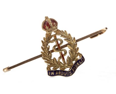 EARLY 20TH CENTURY ENAMELLED MEDICAL CORPS SWEETHEART BROOCH, the bar 51mm long and marked 15CT with overlaid pierced panel w