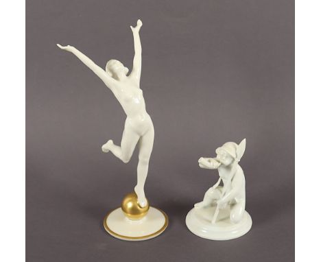 zwei Figuren, "Akt auf Kugel", Goldstaffage, H 21, Entwurf K. Tutter, Hutschenreuther; "Der kleine Nachtwächter", H 11, Entwu