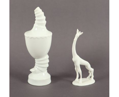 Giraffe und Orchideenvase, Giraffe H 13, Modellnr. 266, Entwurf L. Otto; Orchideenvase H 18, Rosenthal, 20.Jh. 
