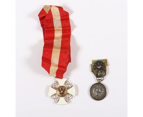 zwei Orden Italien, Orden der Krone von Italien (Ordine della Corona d’Italia), Kommandeurskreuz am Band und Militärverdienst