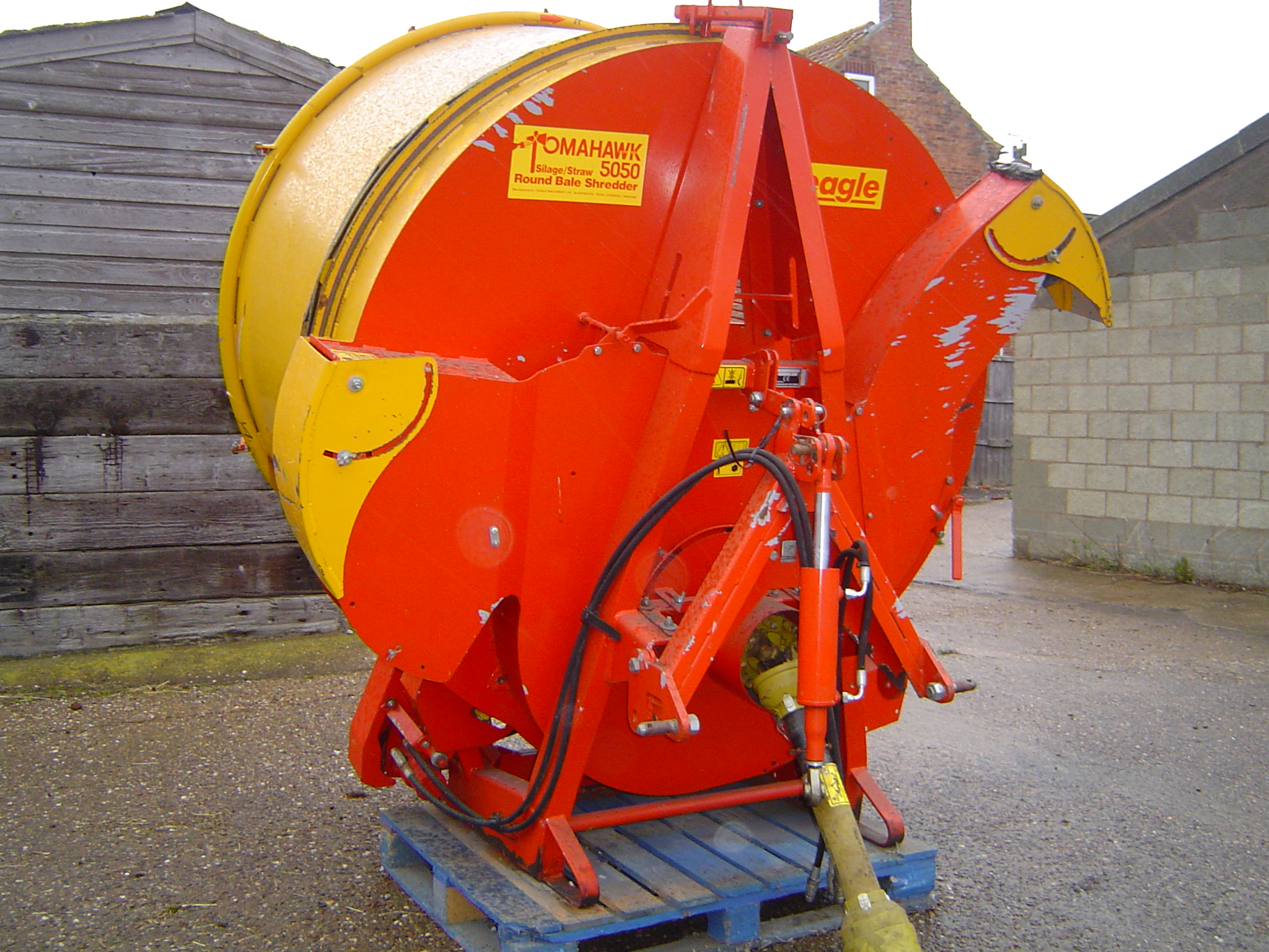 2004 Teagle 5050 Silage/Straw Round Bale Spreader. 5ft spreader, three