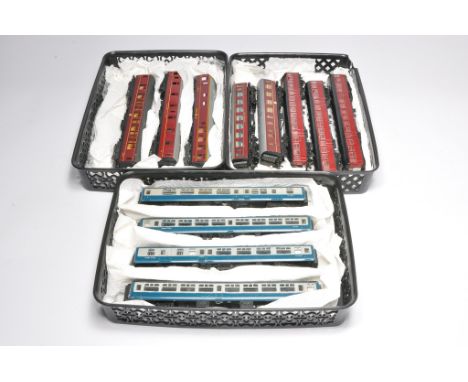 Model Railway comprising 12 items to include  rolling stock - LMS Maroon, Intercity coaches / carriages from Lima, Hornby an 