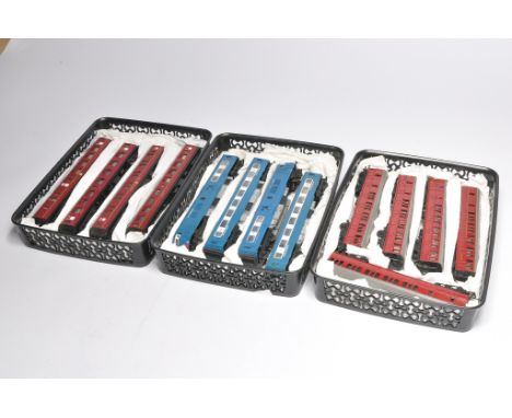 Model Railway comprising 13 items to include Blue Pullman assortment plus other rolling stock -coaches / carriages in various