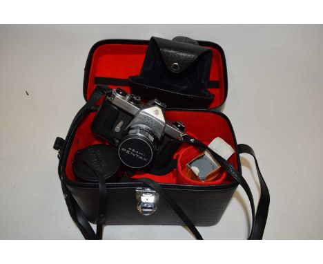 ASAHI PENTAX SPOTMATIC CAMERA IN CASE WITH ACCESSORIES