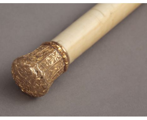 Bastón de mando 1era. mitad siglo XX. En madera aplacada en marfil y empuñadura en oro de 18 k. labrado, 91 cm. long. Se adju
