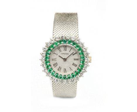 Omega. Reloj de pulsera de dama. Caja y armis en oro blanco de 18 quilates, esfera plateada con numeración romana y dial con 