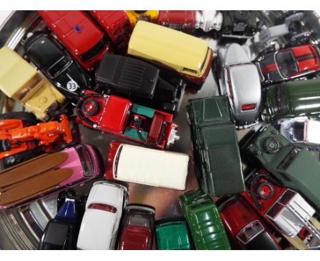 Oxford Diecast - approx 28 unboxed diecast model motor vehicles by Oxford Diecast in varying scales to include Oxford Militar