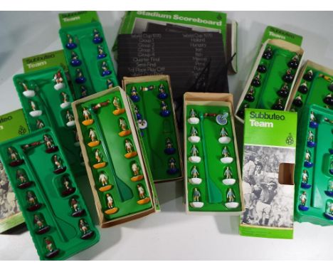 Subbuteo - a quantity of vintage Subbuteo teams to include reference 170, reference 192, reference 8, reference 191, referenc