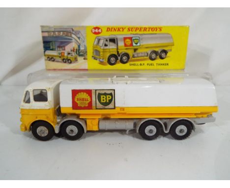 Dinky Supertoys - A Dinky Supertoys # 944 Shell - B.P. Leyland Octopus Fuel Tanker. White and yellow cab (with windows), grey