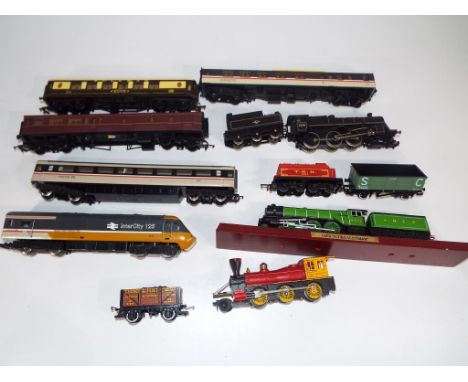 Model Railways - a good mixed lot OO gauge to include four passenger carriages, three pieces of rolling stock, a diesel elect