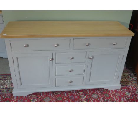 A Bramblecrest Windsor large two door five drawer light grey sideboard - Height 85cm x Width 150cm x Depth 50cm 