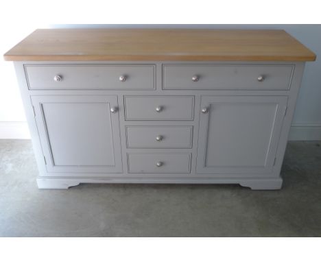 A Bramblecrest Windsor large two door five drawer light grey sideboard - Height 85cm x Width 150cm x Depth 50cm 