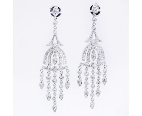 Approx. 3.0 Carat Round Brilliant Cut Diamond and 18 Karat White Gold Chandelier Earrings. Diamonds E-F color, VS clarity. St