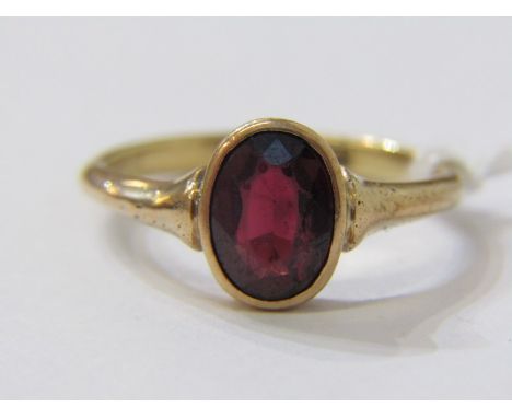 VINTAGE 15ct YELLOW GOLD GARNET SOLITAIRE RING, size O 