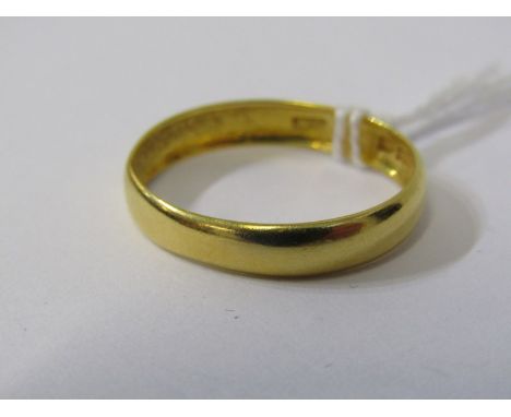 22ct GOLD WEDDING BAND, size R, approx 2.6 grams 