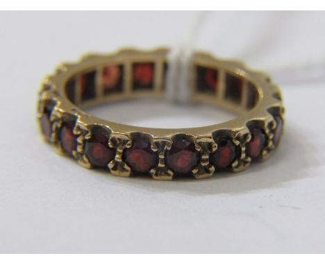 9ct YELLOW GOLD GARNET SET FULL ETERNITY STYLE RING, size J 