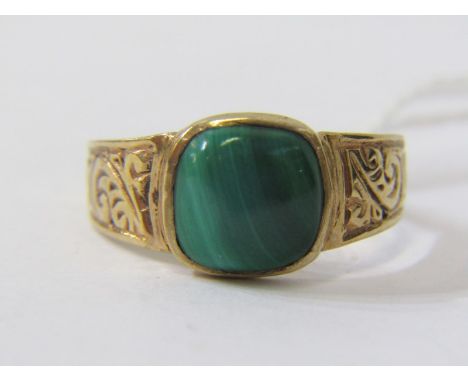 VINTAGE 9ct YELLOW GOLD AND MALACHITE SIGNET STYLE RING, size S 