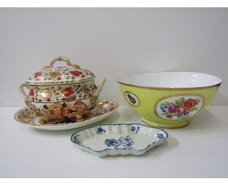 18th CENTURY ENGLISH PORCELAIN, "Chantilly Sprig" design, shaped spoon rest, 15cm width; also early Crown Derby gilded floral