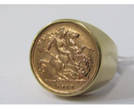 HALF SOVEREIGN RING, 9ct yellow gold ring, 1913 half sovereign, size R 