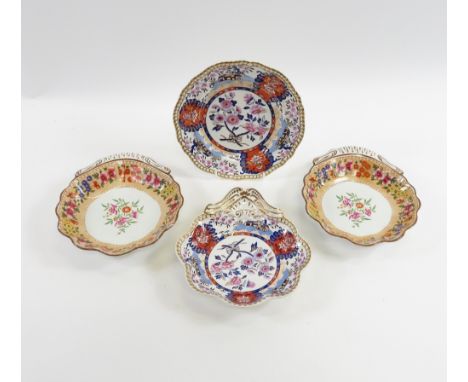 Early 19th century Spode Imperial dessert plate and matching shaped dish with Imari style decoration, together with a pair of