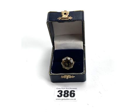 9k gold ring with citron stone, size M, w: 5.6 gms
