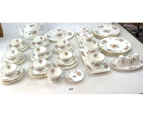 47 piece Minton 'Marlowe' tea and dinner set comprising 9 cups, 8 saucers, 8 side plates, serving plate, 8 large plates, 2 ob